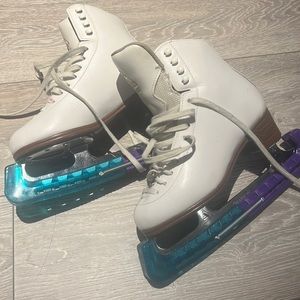 Women’s Figure Skates Size 5